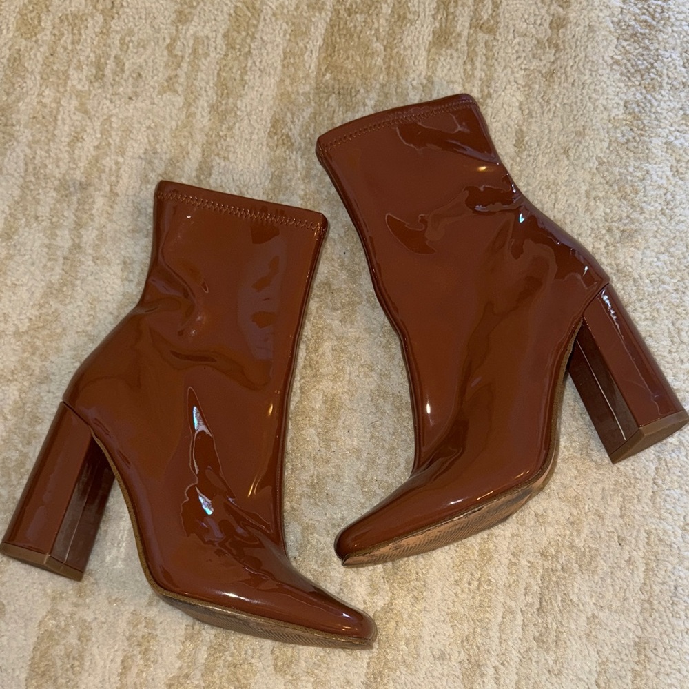 Steve Madden Lynden Glossy Chestnut Heeled Boots
